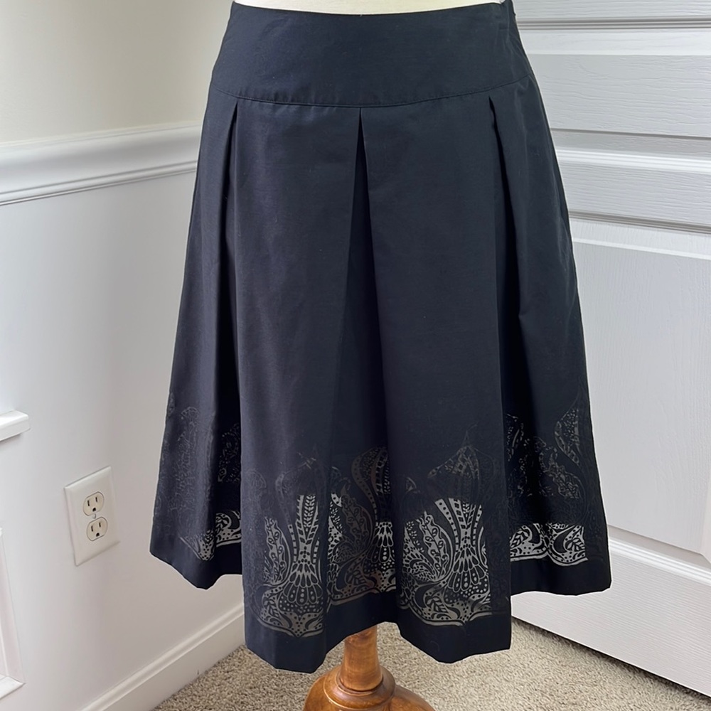 Apostrophe skirt